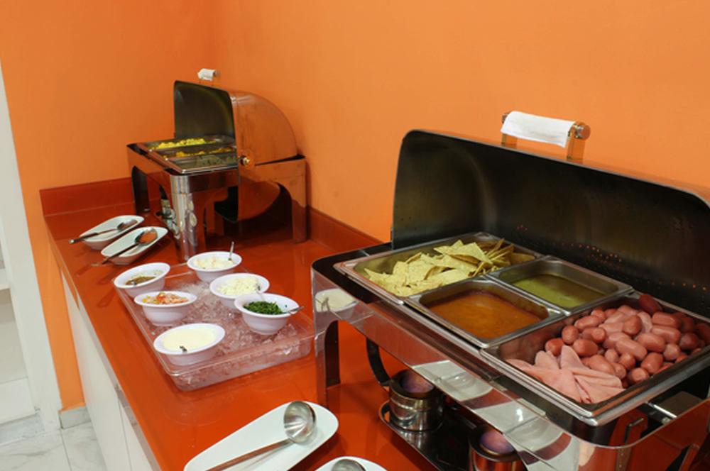 One Irapuato Hotel Bagian luar foto