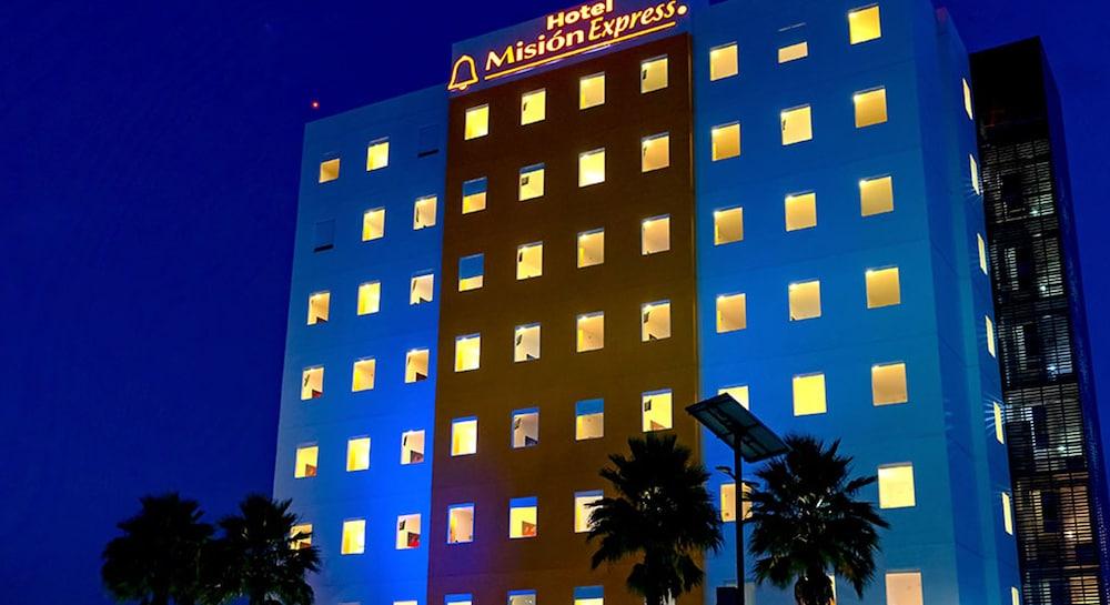 One Irapuato Hotel Bagian luar foto