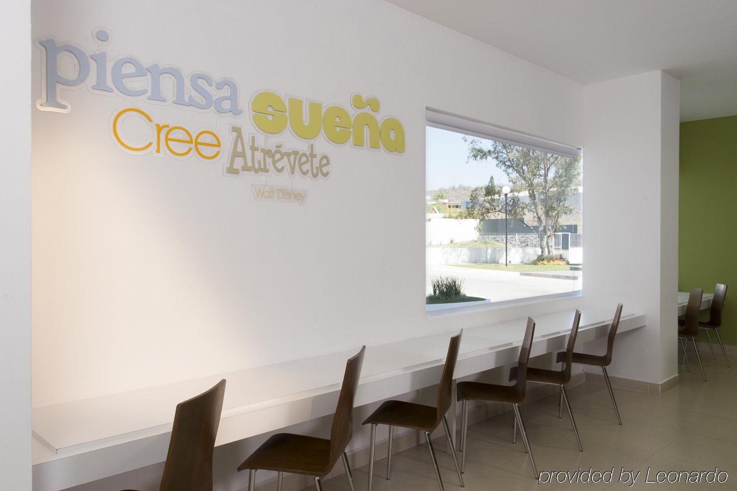 One Irapuato Hotel Bagian luar foto
