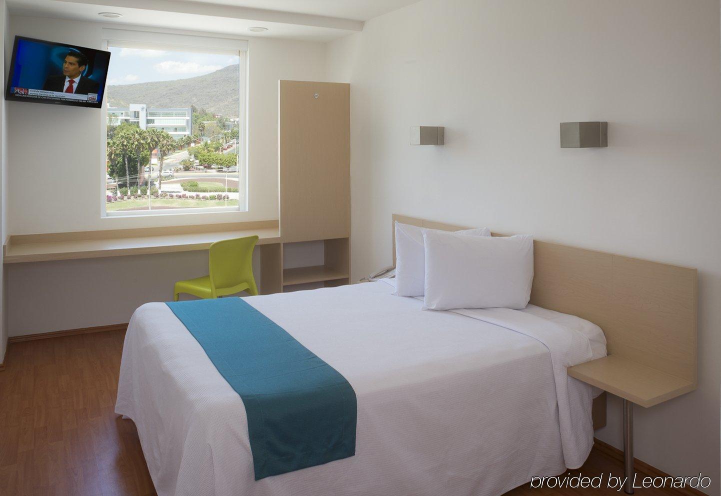 One Irapuato Hotel Bagian luar foto