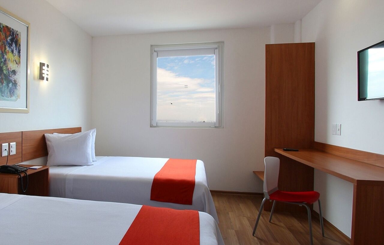 One Irapuato Hotel Bagian luar foto